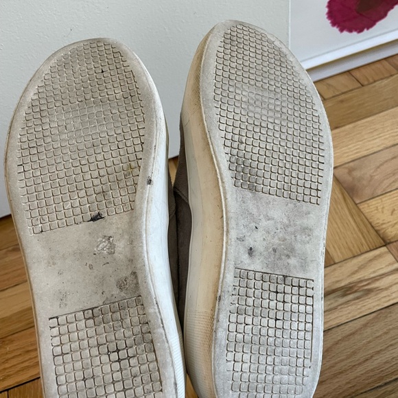 Steve Madden slip on velvet shoes size 8. - Picture 4 of 4